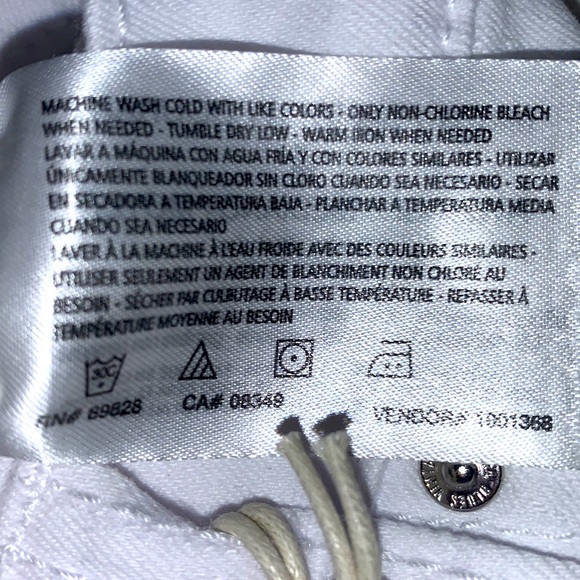 ⭐️NWT🆕White Floral Embroidered Denim SHORTS🌸 - Picture 7 of 10